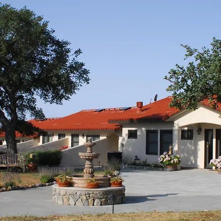 Inn At The Pinnacles